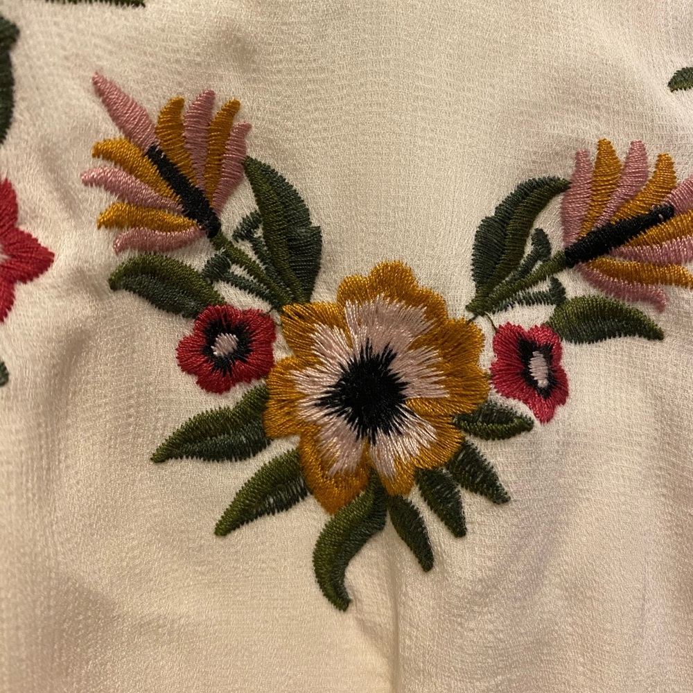 Cupcakes and Cashmere Valeria Embroidered dress M - Picture 3 of 6